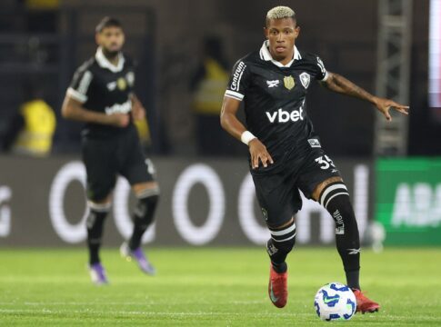 reforco-do-botafogo,-danilo-impressiona-com-numeros-contra-bragantino