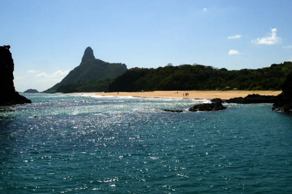 turista-machuca-o-pe-e-se-perde-em-trilha-de-fernando-de-noronha