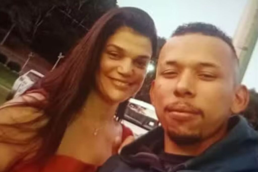 casal-e-encontrado-sem-as-roupas-apos-carro-cair-de-rampa-de-voo-livre