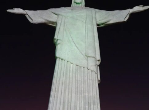 violencia-contra-a-mulher-tera-hoje-cristo-redentor-iluminado-de-lilas