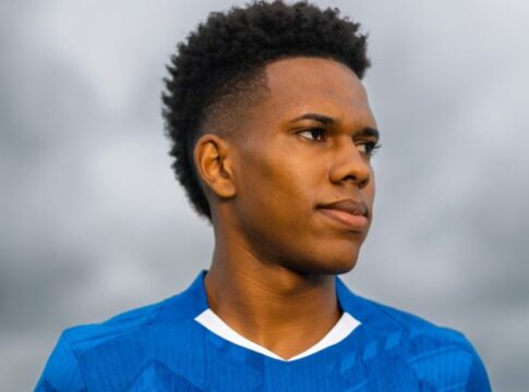 treinador-do-chelsea-compara-estevao-a-cole-palmer,-craque-do-mundial