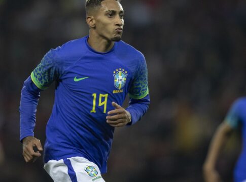 raphinha-e-vinicius-junior-sao-indicados-ao-premio-bola-de-ouro