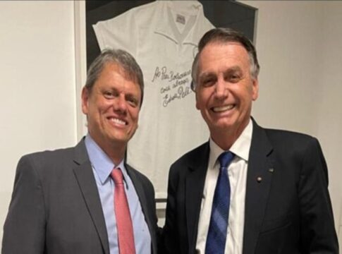 autorizado-por-moraes,-tarcisio-visita-bolsonaro-em-prisao-domiciliar