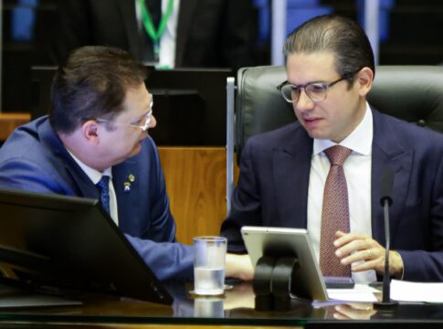 sostenes-pede-desculpas-a-motta-por-obstrucao:-“foi-muito-paciente”