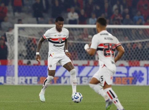 sao-paulo-confirma-lesao-de-zagueiro-titular-em-jogo-da-copa-do-brasil