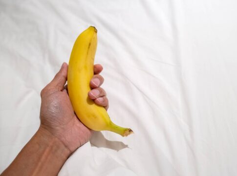 truque-facilita-o-sexo-oral-no-penis-e-deixa-a-“chupada”-mais-gostosa