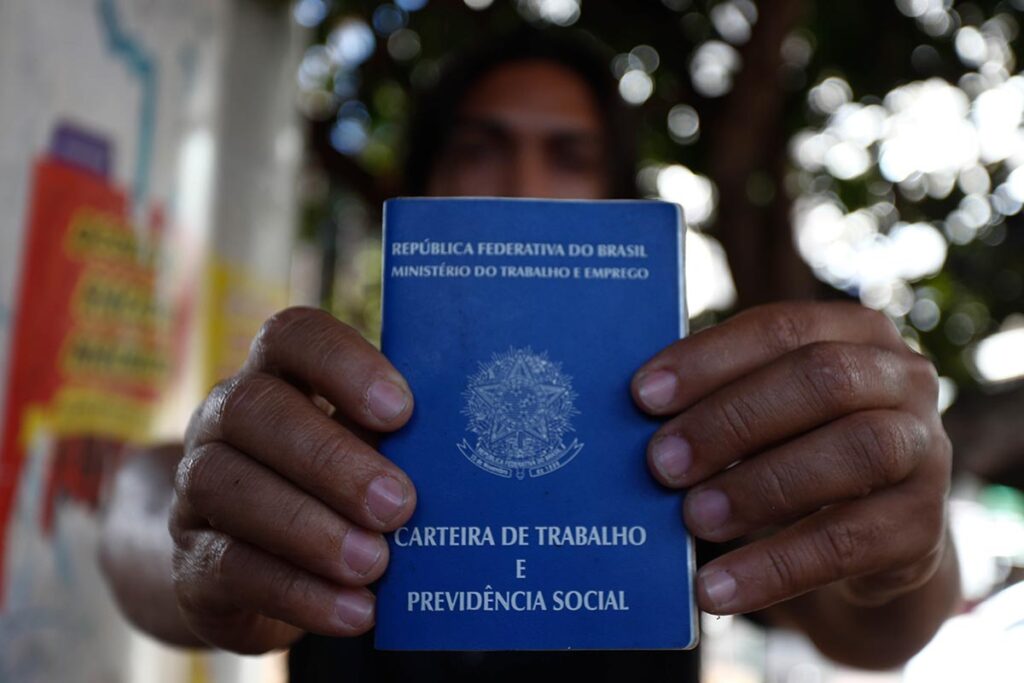tarifaco:-setor-de-calcados-calcula-risco-de-perda-de-8-mil-empregos