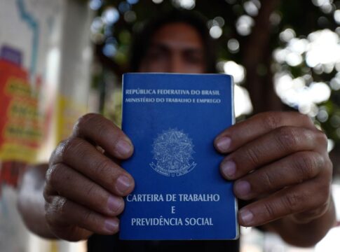 tarifaco:-setor-de-calcados-calcula-risco-de-perda-de-8-mil-empregos