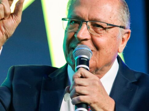 plano-de-contingencia-ao-tarifaco-deve-sair-ate-terca,-diz-alckmin