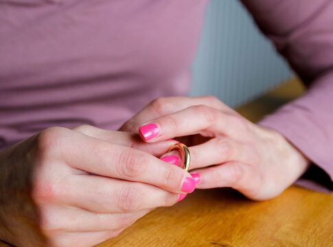 habito-comum-pode-reduzir-a-felicidade-no-casamento;-veja-qual-e
