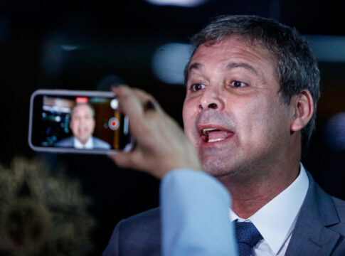 lider-do-pt-na-camara-diz-que-partido-e-contra-pec-do-fim-do-foro
