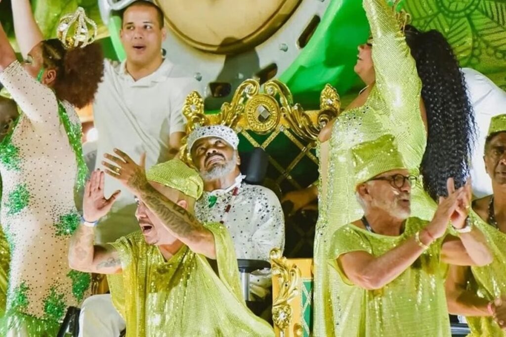 arlindo-cruz-foi-enredo-da-imperio-serrano-e-desfilou-na-sapucai