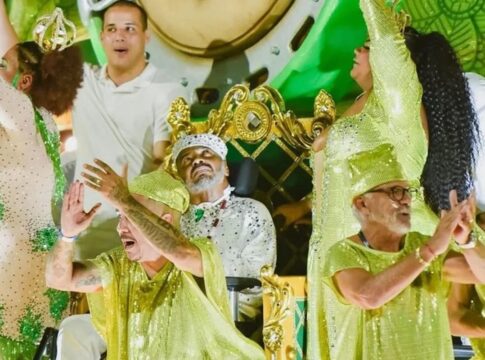 arlindo-cruz-foi-enredo-da-imperio-serrano-e-desfilou-na-sapucai