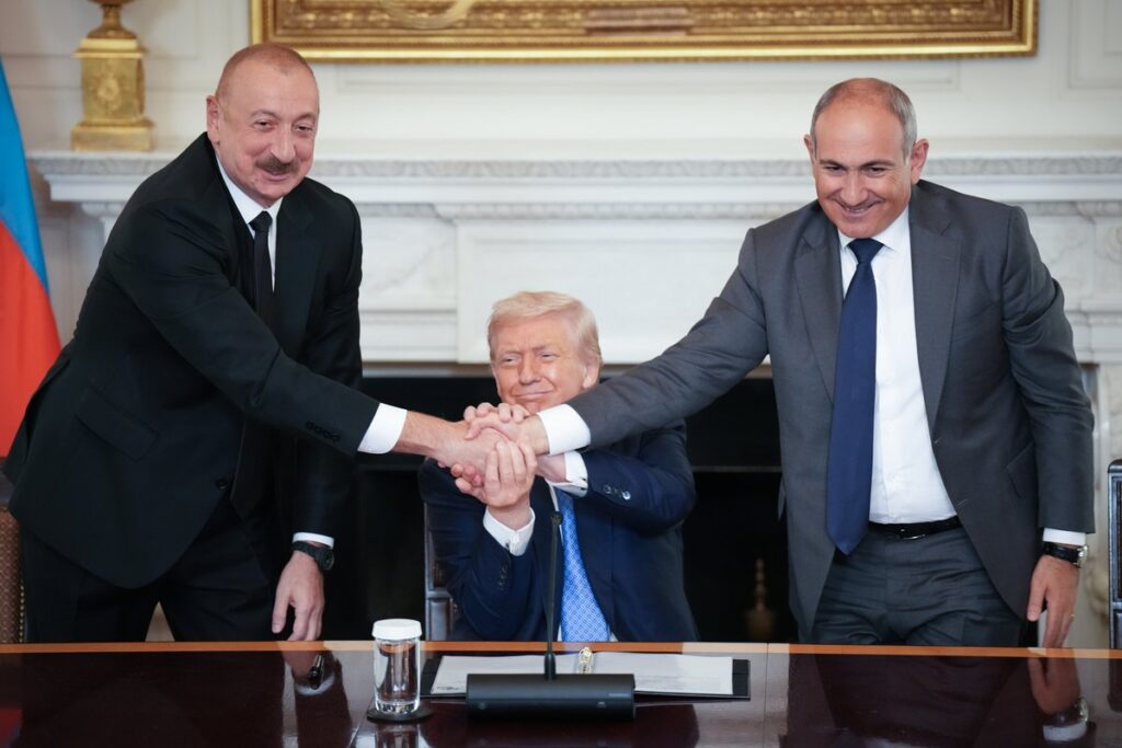 armenia-e-azerbaijao-assinam-acordo-de-paz-com-a-ajuda-de-trump