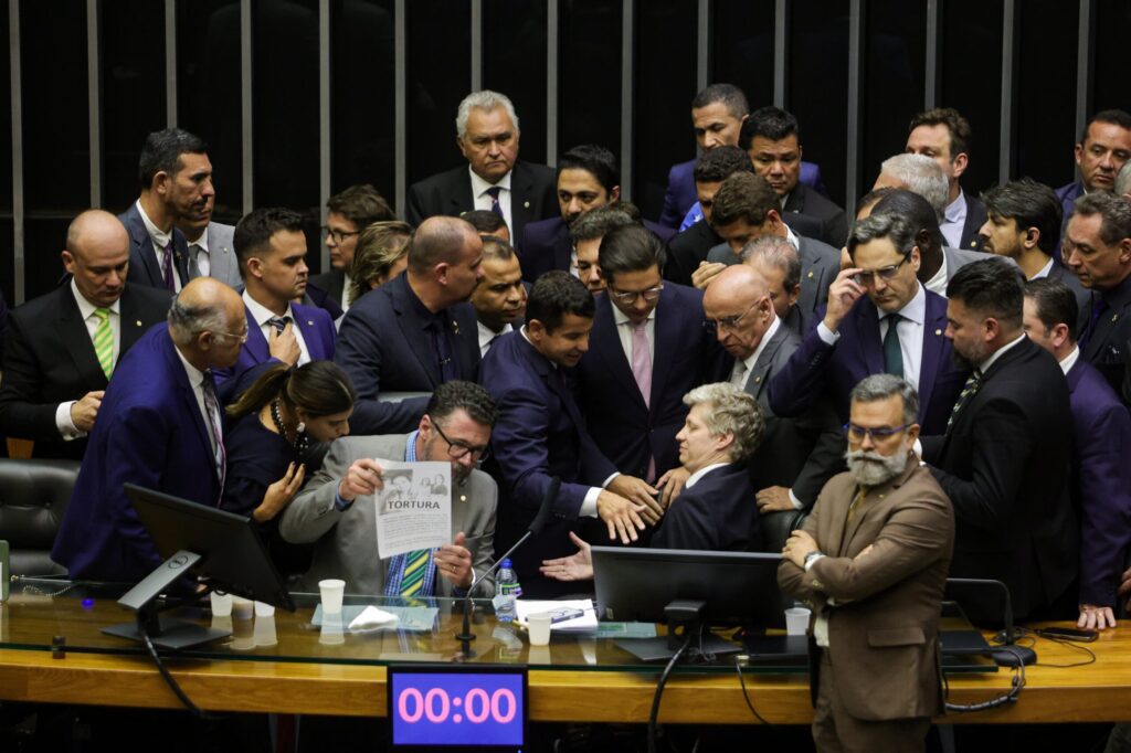 camara-envia-pedidos-de-suspensao-de-5-deputados-para-a-corregedoria
