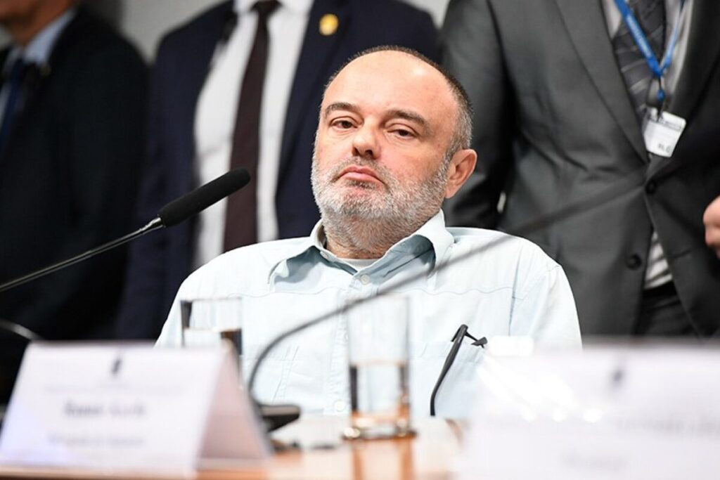 homem-condenado-por-armar-bomba-no-aeroporto-esta-foragido-ha-45-dias
