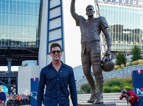 new-england-patriots-inaugura-estatua-de-tom-brady,-lenda-do-clube
