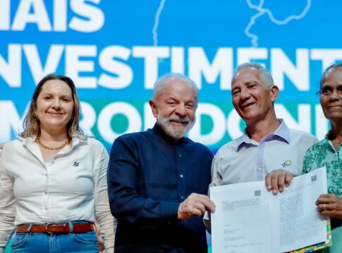 bolsonaro-esta-tendo-o-direito-de-se-defender,-diz-lula