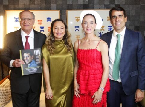 advogado-rafael-carneiro-e-capa-de-revista-sobre-politica-e-lideranca
