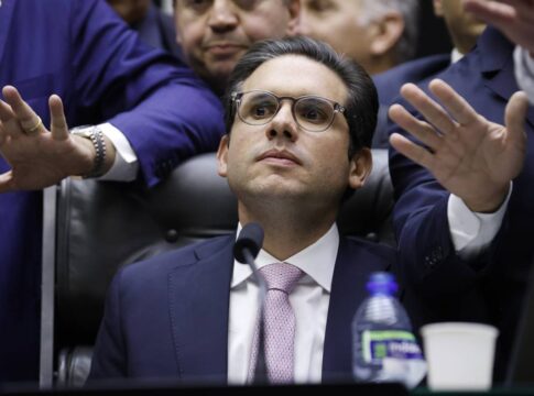 os-avancos-e-recuos-de-hugo-motta-para-punir-os-golpistas-da-camara
