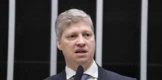 novo-diz-que-marcel-van-hattem-e-alvo-de-“perseguicao-politica”