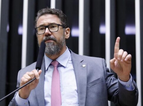sou-autista-e-nao-entendi,-diz-deputado-sobre-sair-da-cadeira-de-motta