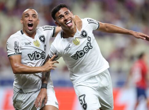brasileirao:-botafogo-faz-cinco-contra-o-fortaleza-e-sobe-na-tabela