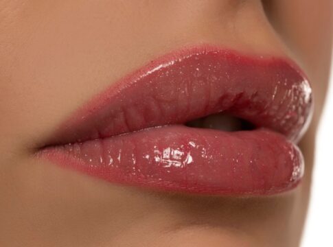 maquiagem-garante-um-aspecto-de-preenchimento-labial-caseiro-e-barato
