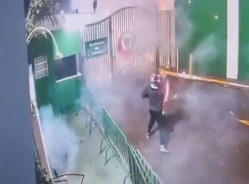 video:-ct-do-palmeiras-e-vandalizado-com-bombas-e-rojoes-em-madrugada