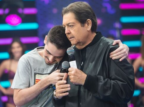 joao-silva-faz-homenagem-de-dia-dos-pais-a-faustao-em-estreia-no-sbt