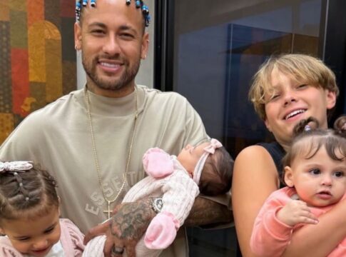 neymar-aparece-em-foto-rara-ao-lado-dos-4-filhos-e-ganha-homenagens
