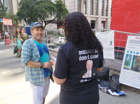 testemunhas-de-jeova:-pais-questionam-dogmas-em-protesto-na-paulista