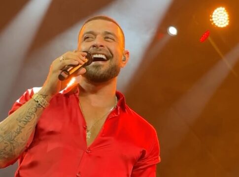 video:-diogo-nogueira-se-revolta-e-xinga-duas-pessoas-durante-show