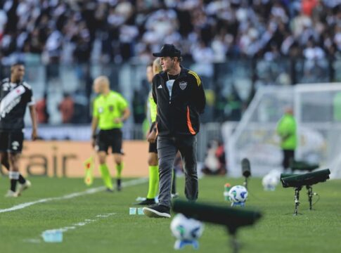 cuca-fala-sobre-penalidade-marcada-para-o-vasco:-“penalti-discutivel”