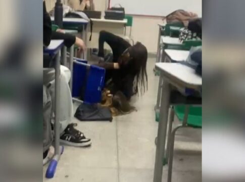 “olha-a-minha-cara!-vou-acabar-com-ela”,-disse-aluna-apos-tesourada