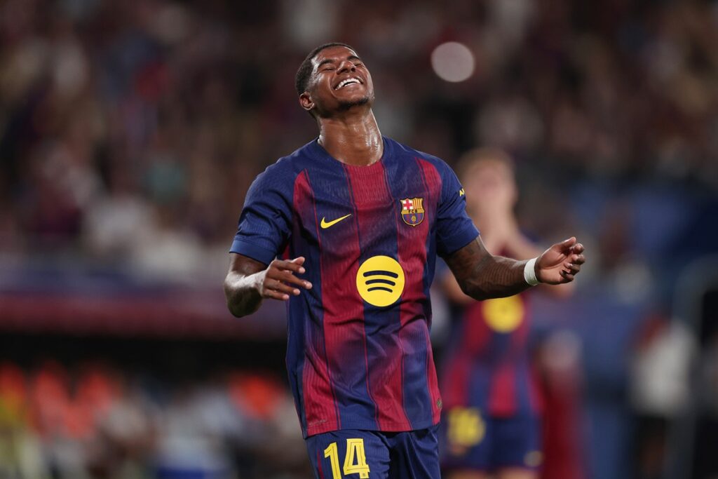 video:-rashford-perde-gol-sem-goleiro-em-jogo-do-barcelona