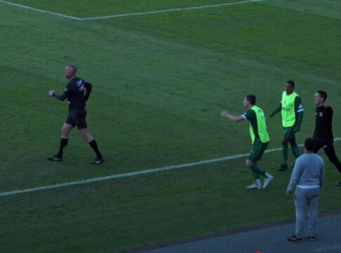 jogador-e-expulso-apos-urinar-em-campo-durante-jogo-em-santa-catarina
