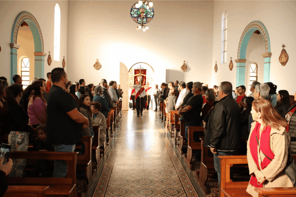 mulher-denuncia-agressoes-de-padre-durante-suposto-exorcismo-em-igreja