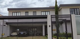 deputado-visita-bolsonaro-e-entrega-dois-presentes