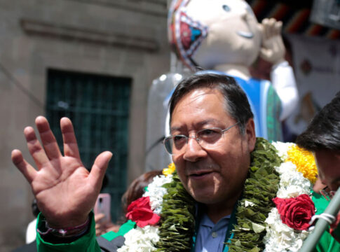 dois-candidatos-de-direita-lideram-pesquisas-na-bolivia