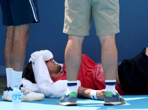 tenista-frances-desmaia-por-conta-do-calor-em-cincinnati.-veja-video