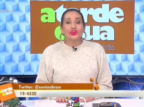 sonia-abrao-abre-programa-chupando-chupeta;-assista