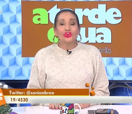 sonia-abrao-abre-programa-chupando-chupeta;-assista
