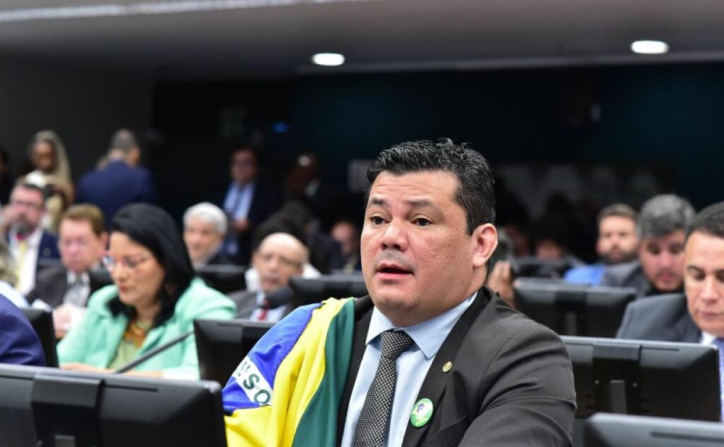 deputado-pede-expulsao-do-senador-romario-do-pl