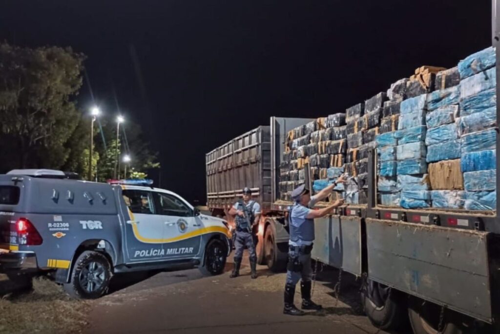 policia-de-sp-encontra-2-ton-de-maconha-escondidas-em-fardos-de-feno