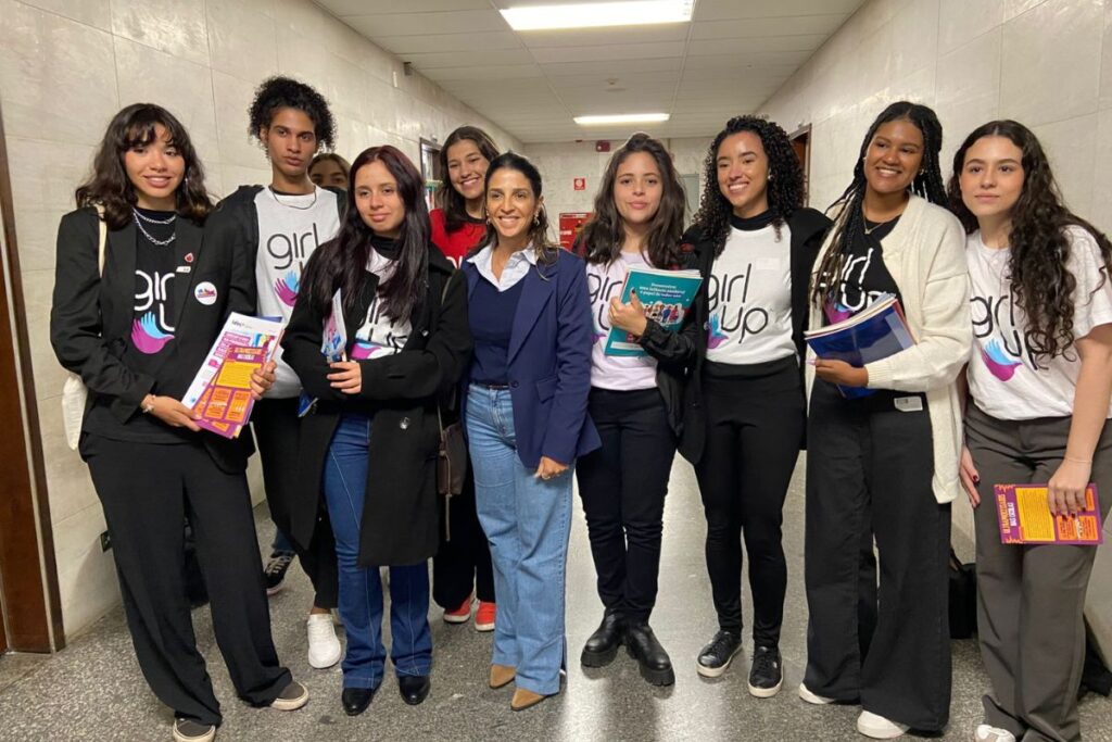 jovens-fazem-acao-na-camara-de-sp-contra-ultraprocessados-em-escolas