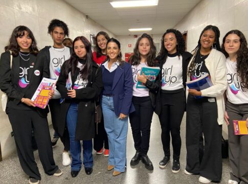 jovens-fazem-acao-na-camara-de-sp-contra-ultraprocessados-em-escolas
