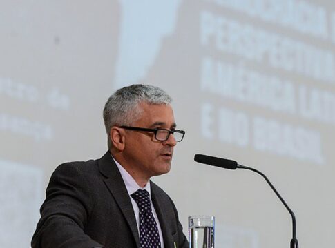 brasil-defendeu-democracia-melhor-que-eua,-diz-professor-de-harvard