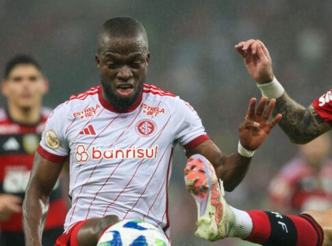 fla-e-inter-iniciam-disputa-por-vaga-nas-quartas-da-libertadores