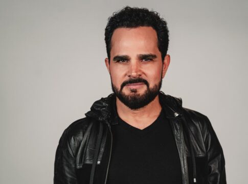 luciano-camargo-se-declara-a-grande-amor-nas-redes:-“preso-a-voce”
